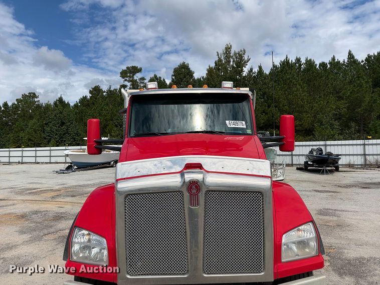 image for item YA4198 2020 Kenworth T880 dump truck