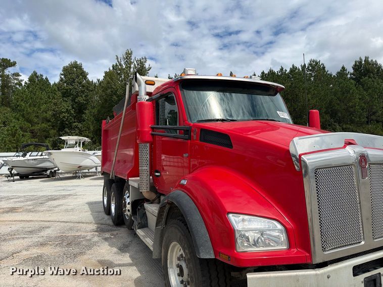 image for item YA4198 2020 Kenworth T880 dump truck