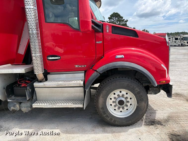 image for item YA4198 2020 Kenworth T880 dump truck