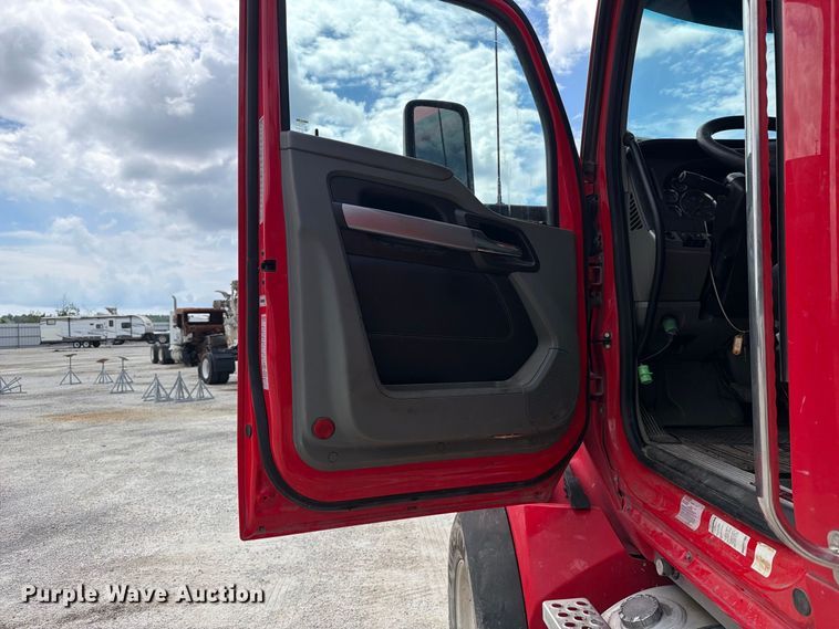 image for item YA4198 2020 Kenworth T880 dump truck