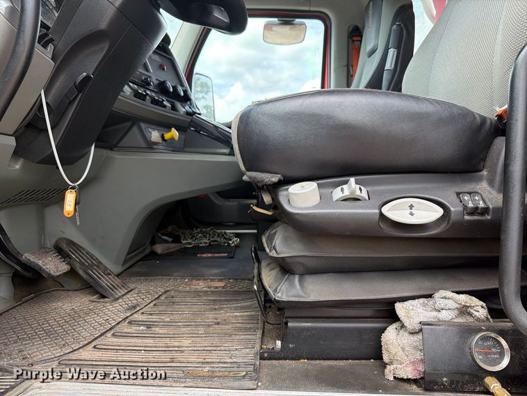image for item YA4198 2020 Kenworth T880 dump truck