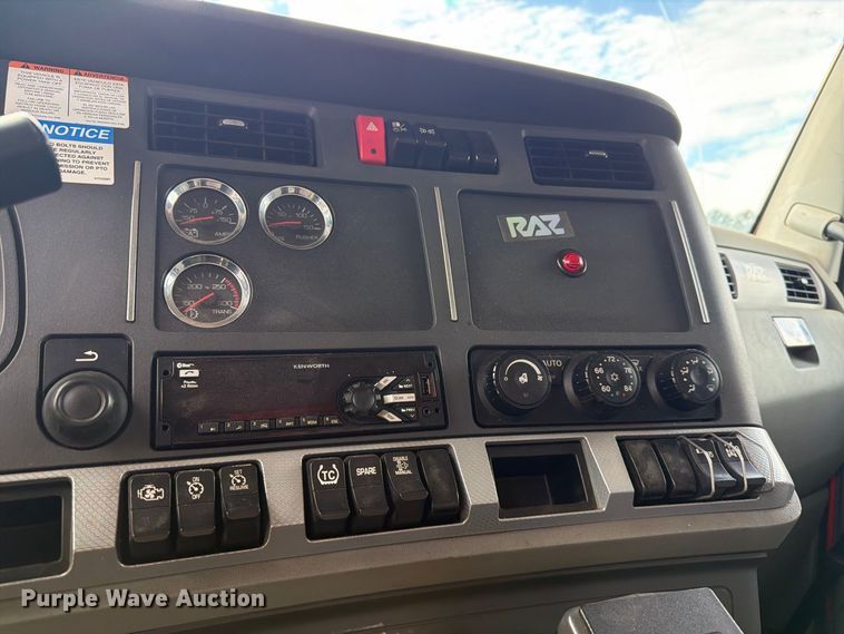 image for item YA4198 2020 Kenworth T880 dump truck