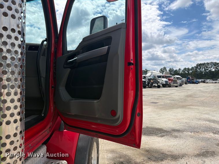 image for item YA4198 2020 Kenworth T880 dump truck