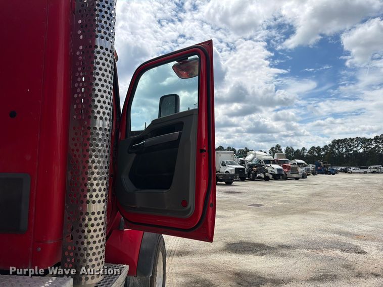 image for item YA4198 2020 Kenworth T880 dump truck