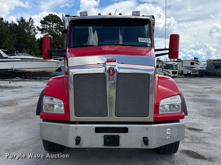 image for item YA4199 2020 Kenworth T880 dump truck
