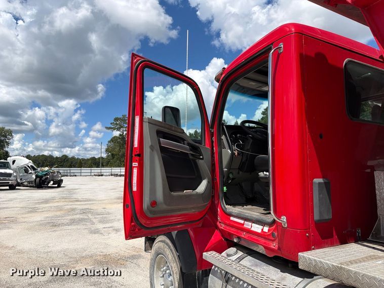 image for item YA4199 2020 Kenworth T880 dump truck