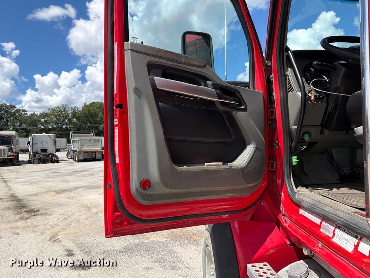 image for item YA4199 2020 Kenworth T880 dump truck