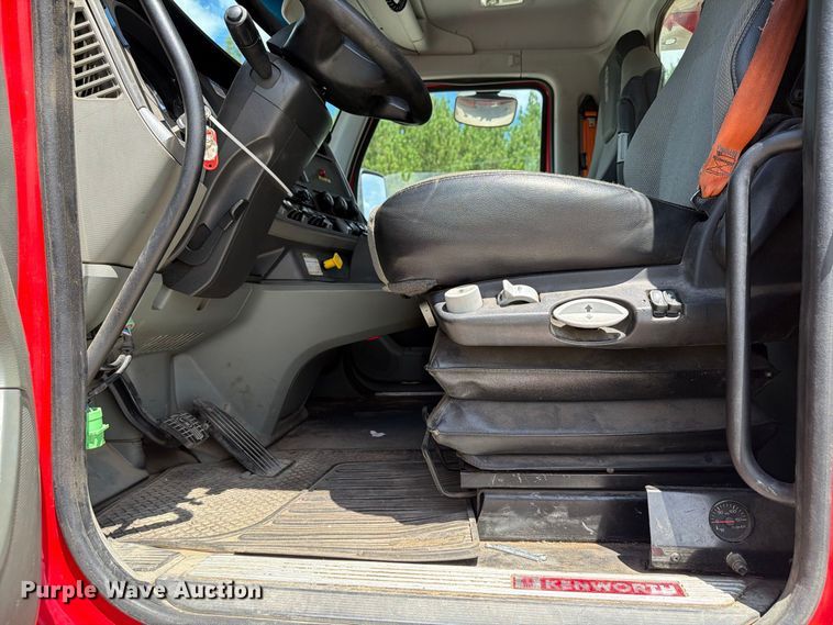 image for item YA4199 2020 Kenworth T880 dump truck