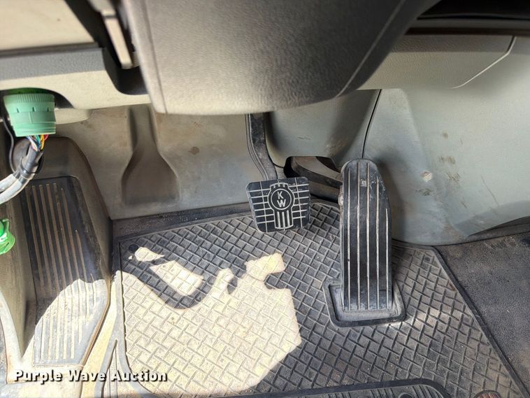 image for item YA4199 2020 Kenworth T880 dump truck
