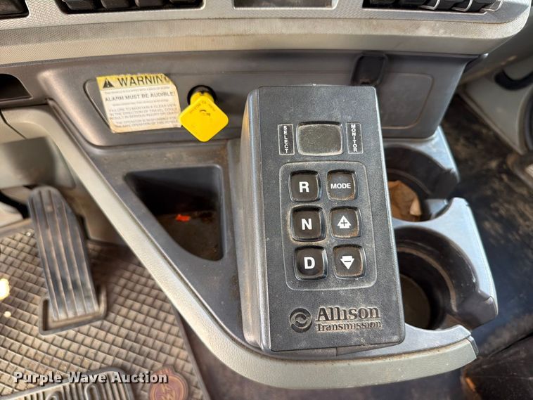 image for item YA4199 2020 Kenworth T880 dump truck