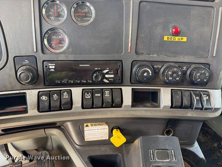 image for item YA4199 2020 Kenworth T880 dump truck