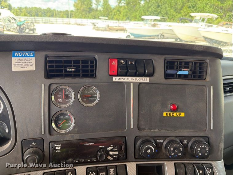 image for item YA4199 2020 Kenworth T880 dump truck