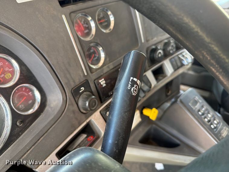 image for item YA4199 2020 Kenworth T880 dump truck