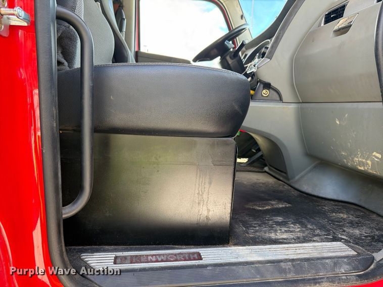 image for item YA4199 2020 Kenworth T880 dump truck