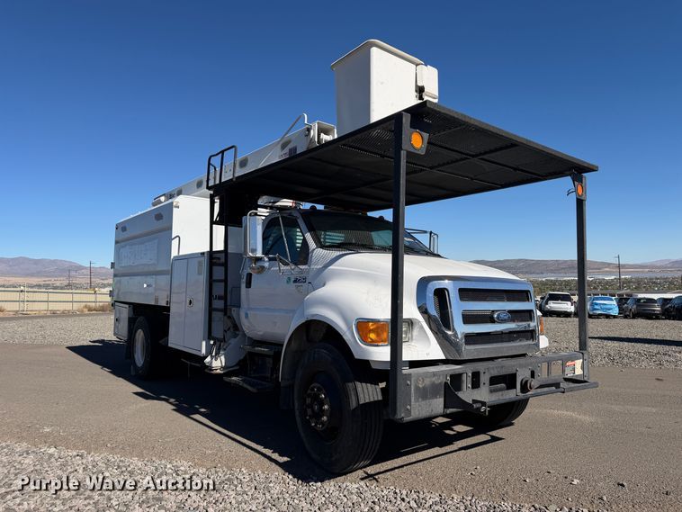image for item YA4528 2015 Ford F750 Super Duty forestry bucket truck