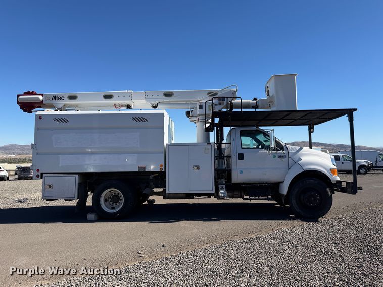 image for item YA4528 2015 Ford F750 Super Duty forestry bucket truck
