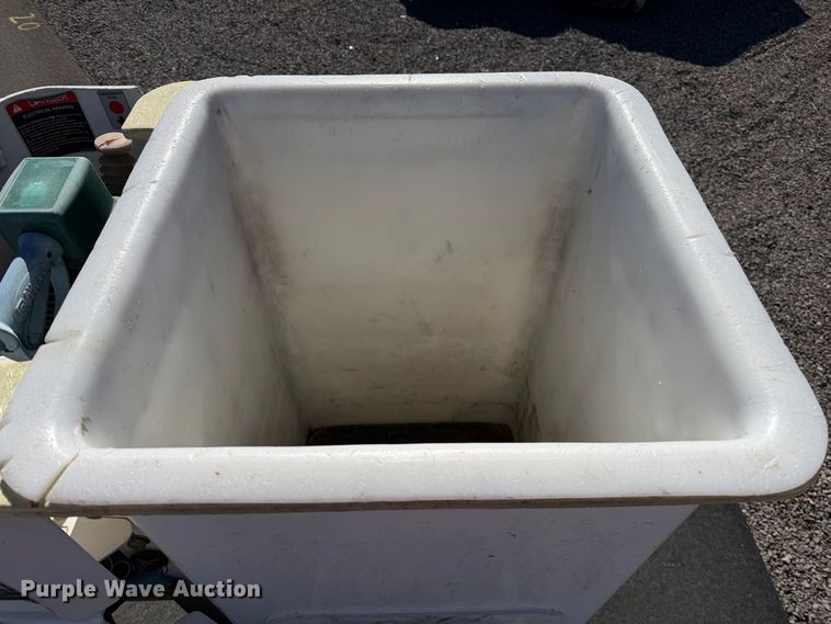 image for item YA4528 2015 Ford F750 Super Duty forestry bucket truck