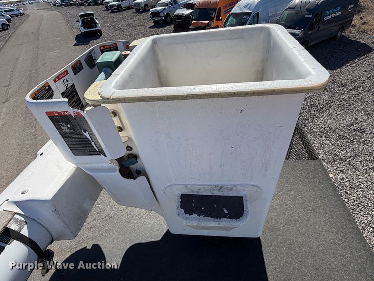image for item YA4528 2015 Ford F750 Super Duty forestry bucket truck