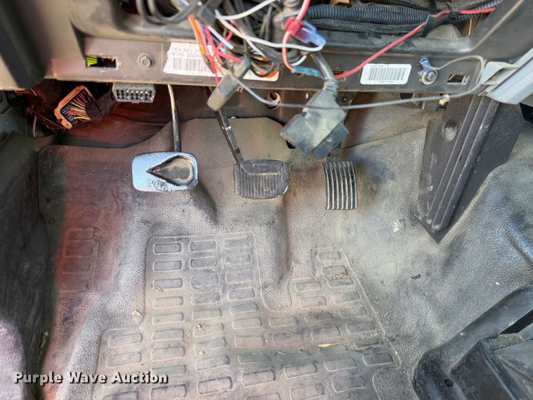image for item YA4528 2015 Ford F750 Super Duty forestry bucket truck
