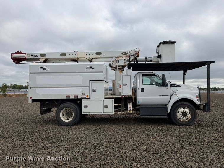 image for item YA4735 2016 Ford F750 Super Duty forestry bucket truck