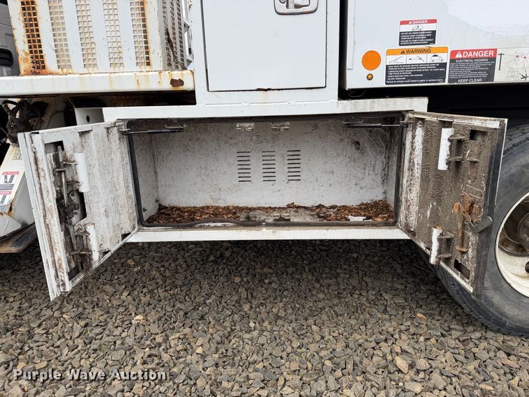 image for item YA4735 2016 Ford F750 Super Duty forestry bucket truck