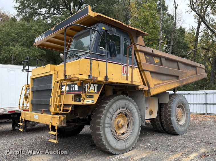 2013 Caterpillar 771D haul truck