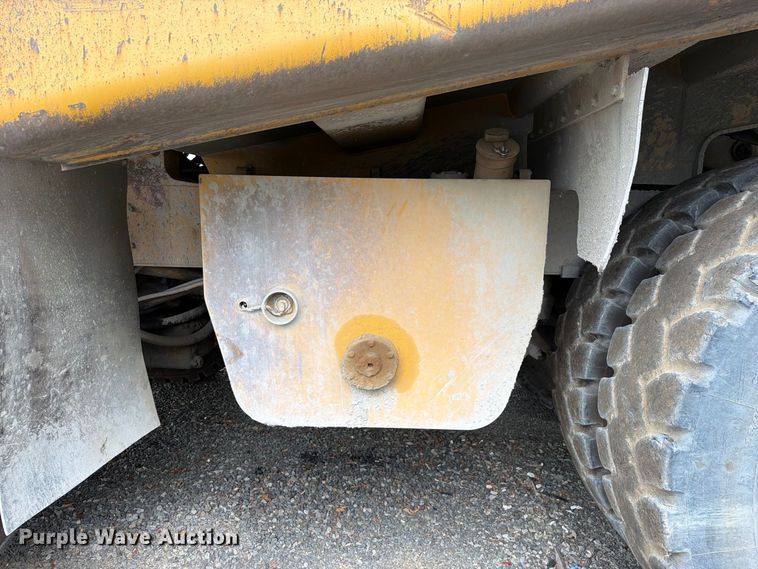 image for item YA4857 2013 Caterpillar 771D haul truck