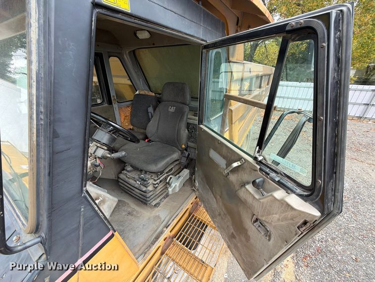 image for item YA4857 2013 Caterpillar 771D haul truck