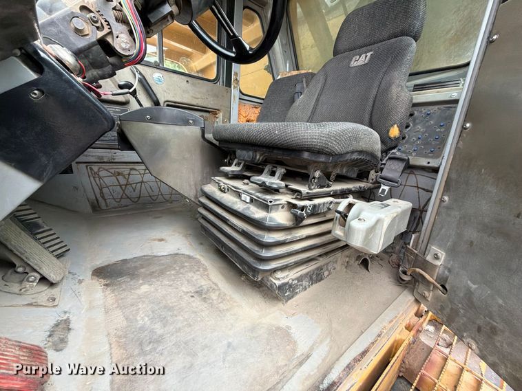 image for item YA4857 2013 Caterpillar 771D haul truck