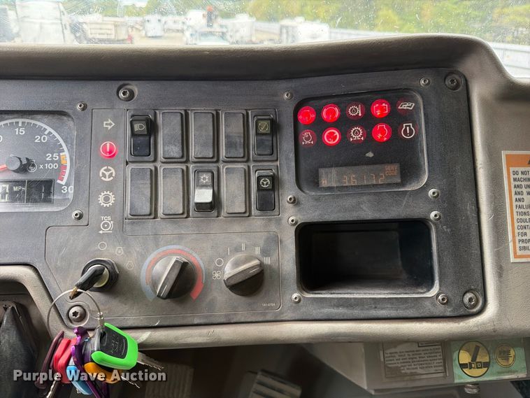 image for item YA4857 2013 Caterpillar 771D haul truck
