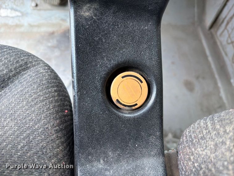 image for item YA4857 2013 Caterpillar 771D haul truck