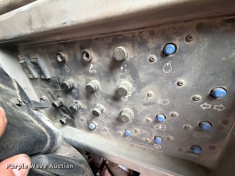 image for item YA4857 2013 Caterpillar 771D haul truck
