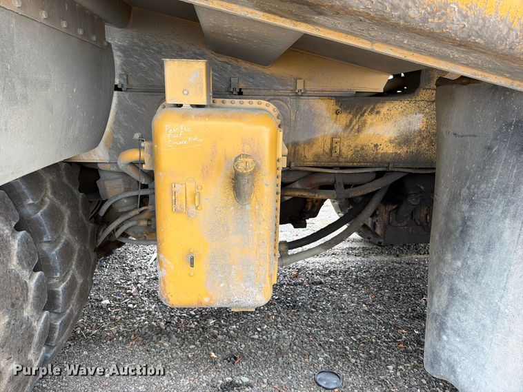 image for item YA4857 2013 Caterpillar 771D haul truck