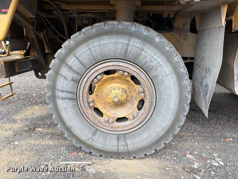 image for item YA4857 2013 Caterpillar 771D haul truck