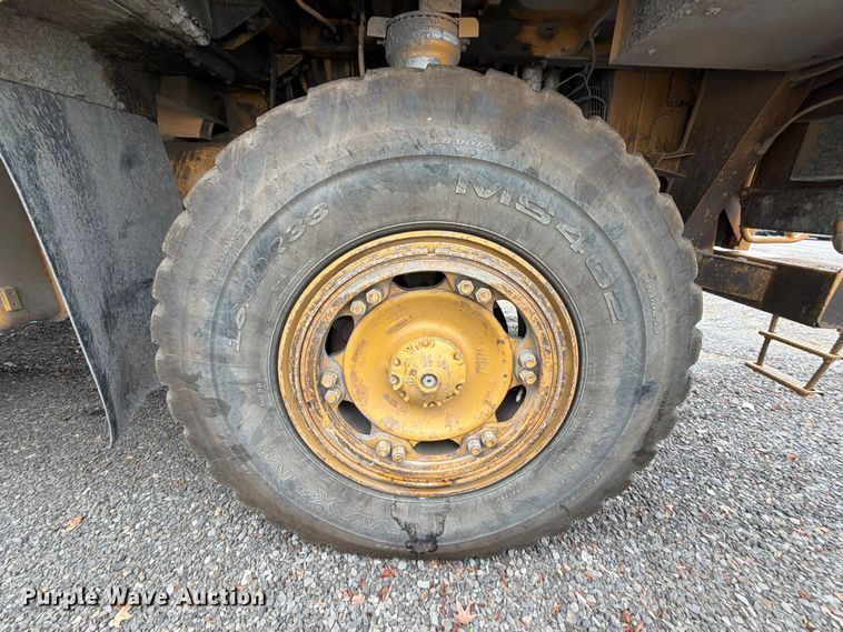image for item YA4857 2013 Caterpillar 771D haul truck