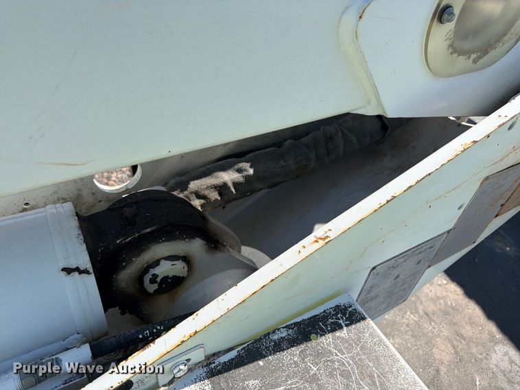 image for item YA4859 2015 Ford F750 Super Duty forestry bucket truck