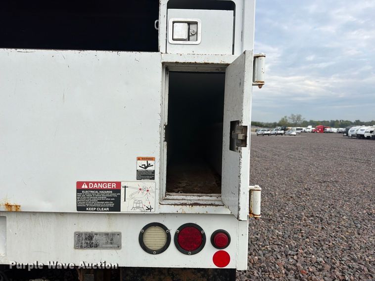 image for item YA4904 2015 Freightliner Business Class M2 forestry bucket truck