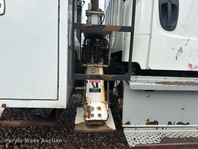 image for item YA4904 2015 Freightliner Business Class M2 forestry bucket truck