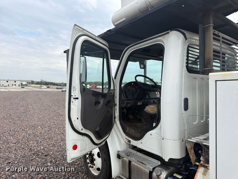 image for item YA4904 2015 Freightliner Business Class M2 forestry bucket truck