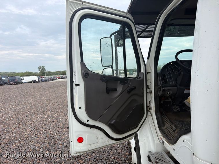image for item YA4904 2015 Freightliner Business Class M2 forestry bucket truck