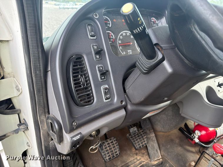 image for item YA4904 2015 Freightliner Business Class M2 forestry bucket truck