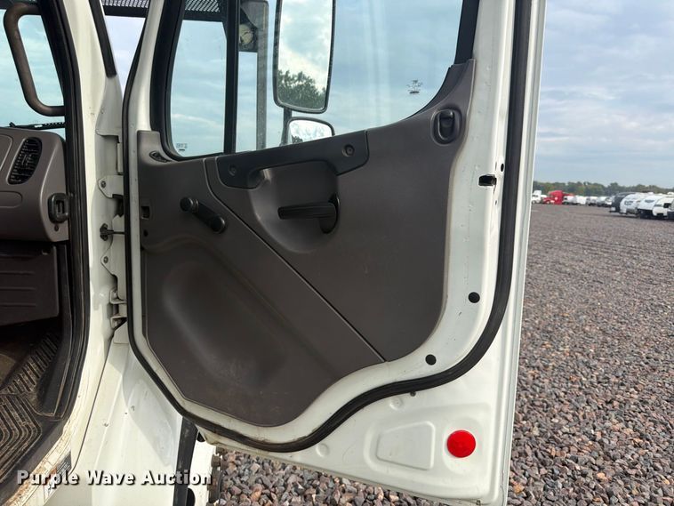 image for item YA4904 2015 Freightliner Business Class M2 forestry bucket truck