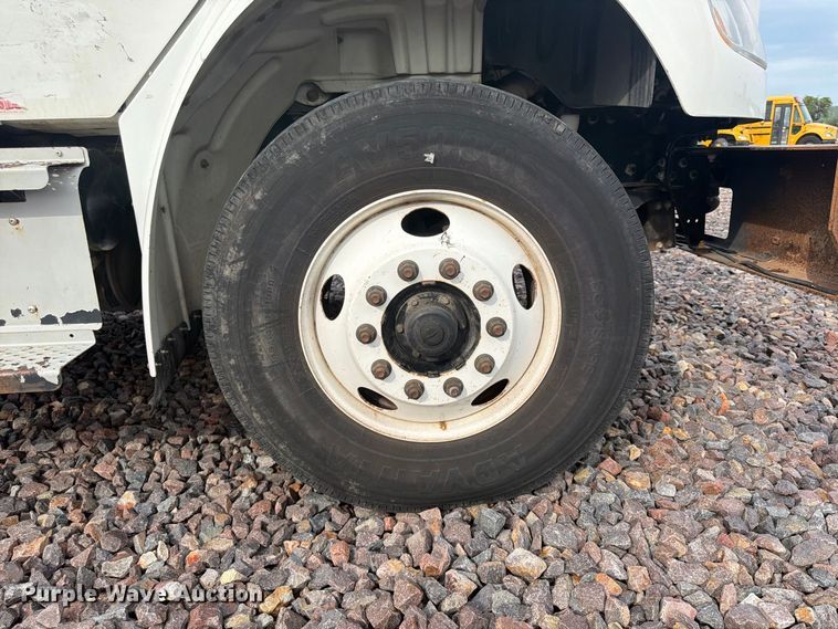 image for item YA4904 2015 Freightliner Business Class M2 forestry bucket truck