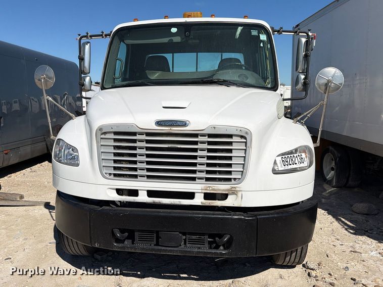 image for item YA5132 2019 Freightliner Business Class M2 rollback truck