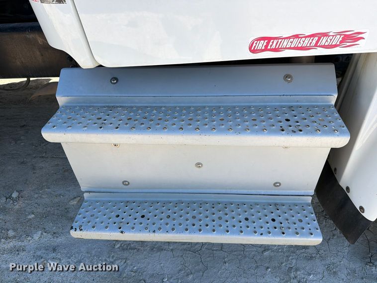 image for item YA5132 2019 Freightliner Business Class M2 rollback truck