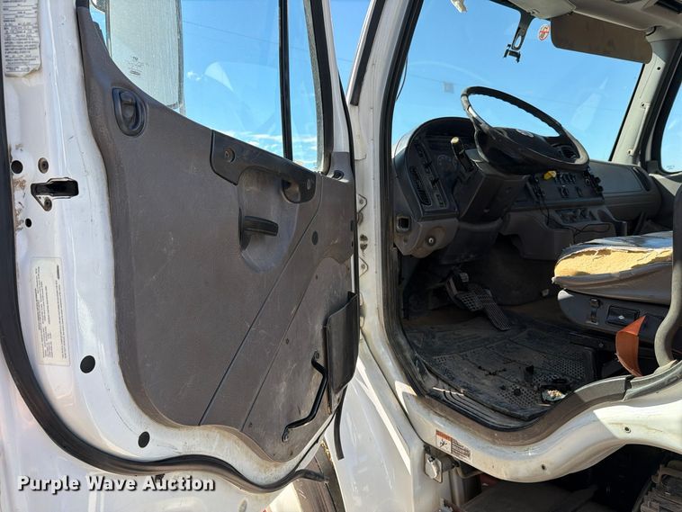image for item YA5132 2019 Freightliner Business Class M2 rollback truck