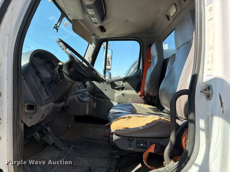 image for item YA5132 2019 Freightliner Business Class M2 rollback truck