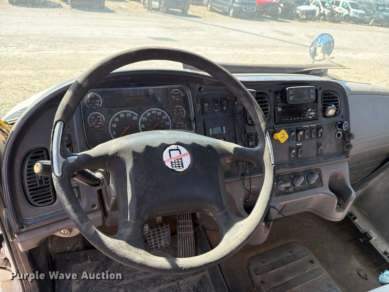image for item YA5132 2019 Freightliner Business Class M2 rollback truck
