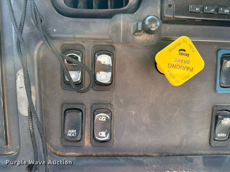 image for item YA5132 2019 Freightliner Business Class M2 rollback truck