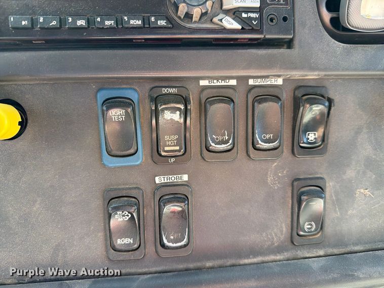 image for item YA5132 2019 Freightliner Business Class M2 rollback truck